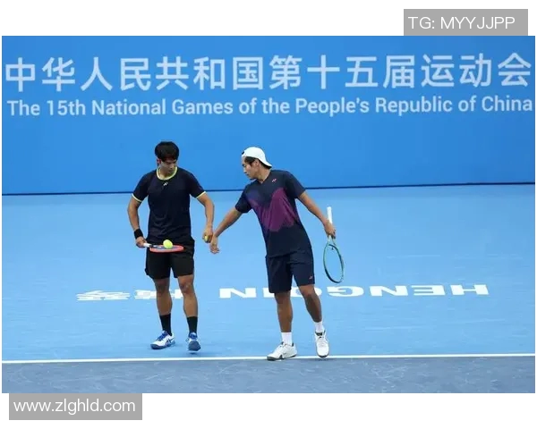 赛后分析:上海网球队与广州网球队在比赛中的灵活战术对比 赛后分析:上海网球队与广州网球队在比赛中的灵活战术对比
